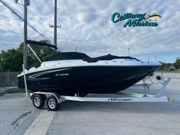 2023 Hurricane SunDeck 2200 OB