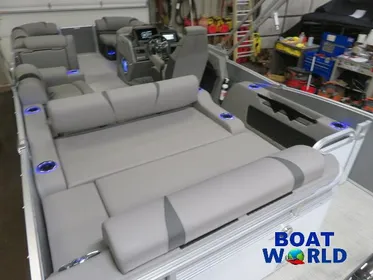 2024 Tahoe Cascade 2385 Swingback (VRL) Pontoon & Honda 4-Str