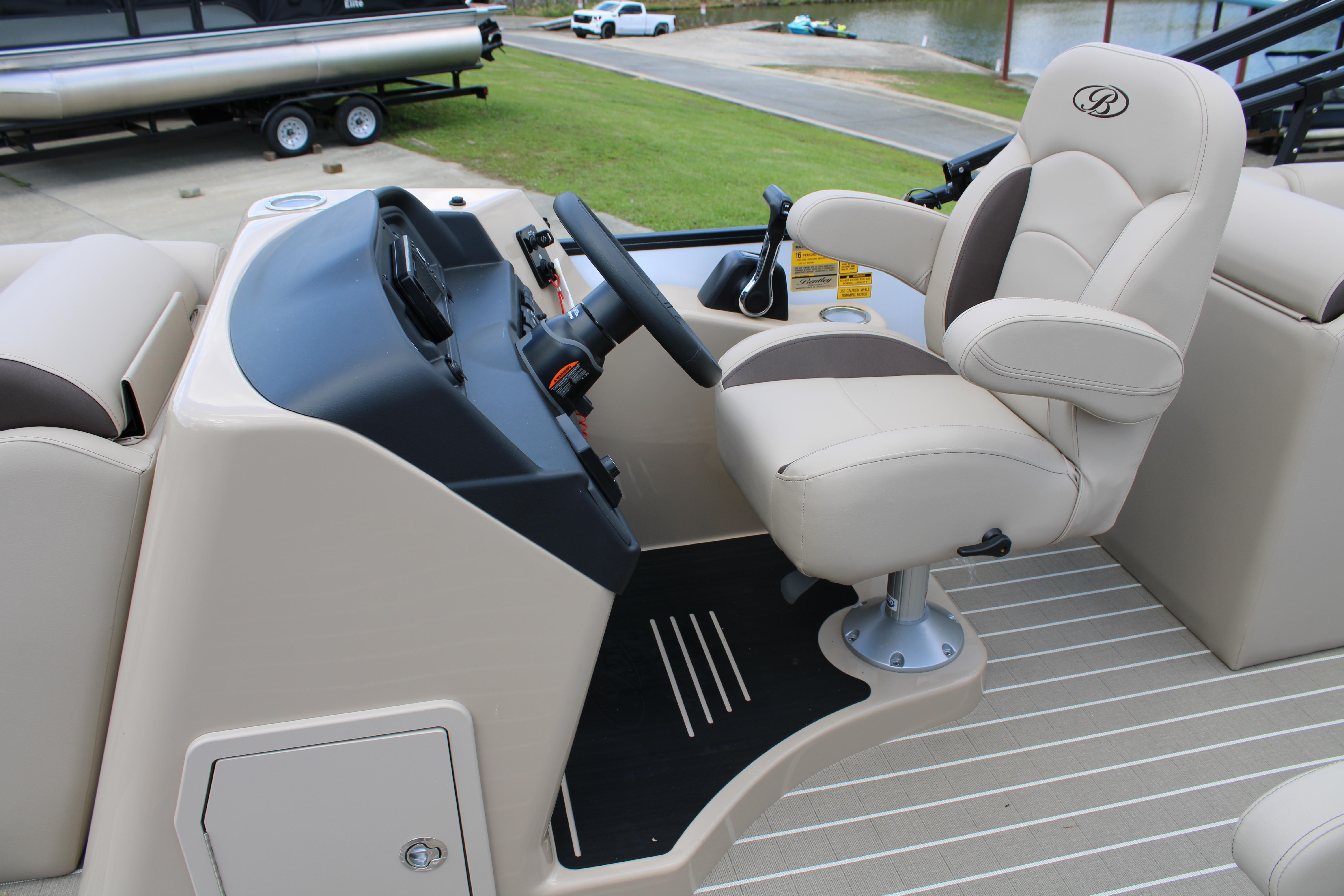 2024 Bentley Pontoons Legacy 243 Navigator (XLP3)