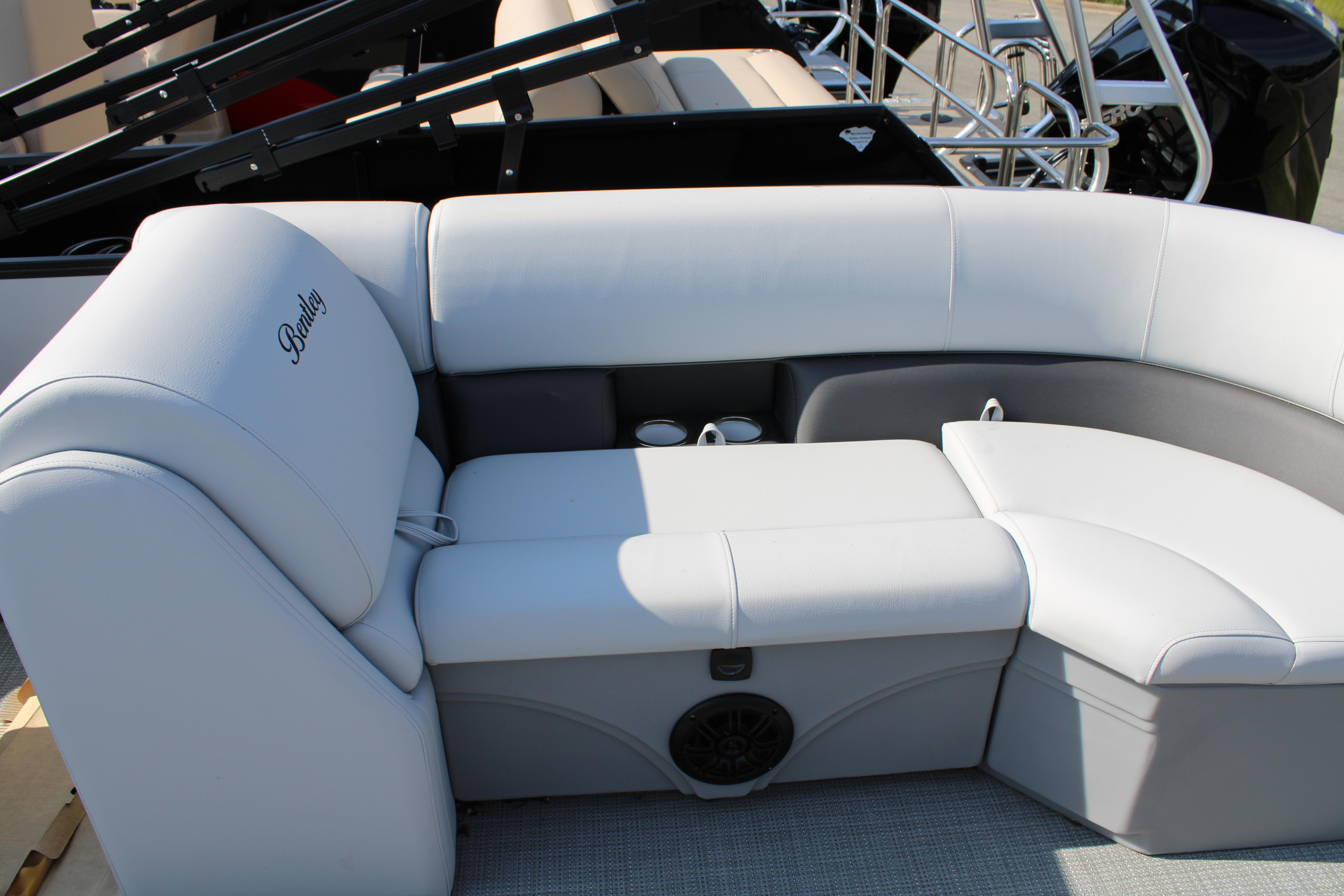 New 2023 Bentley Pontoons Legacy 243 Navigator (XLP3), 31220 Macon ...