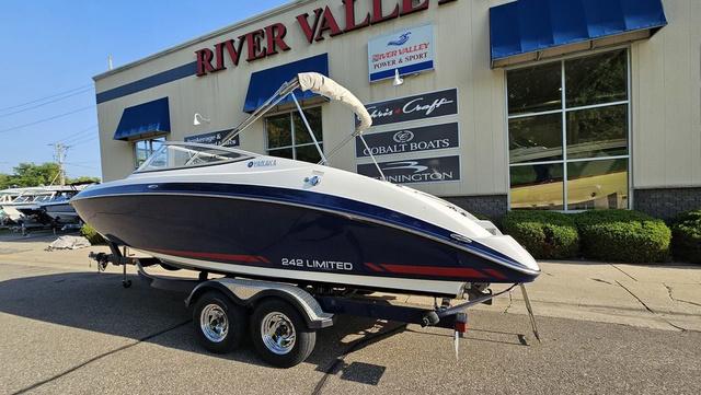 2016 Yamaha Boats 242 Limited E Series