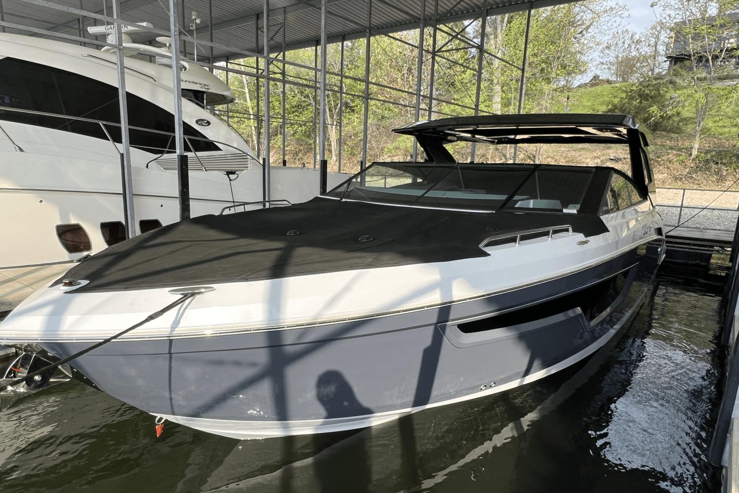 2024 Cruisers Yachts 34 GLS