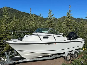 2006 Boston Whaler 205 Conquest