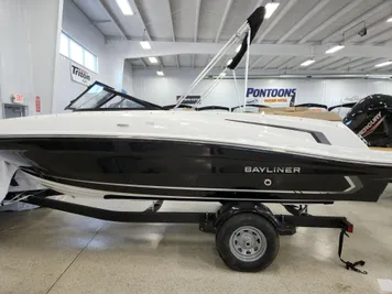 2024 Bayliner VR5 OB