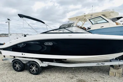 2024 Sea Ray SPX 210