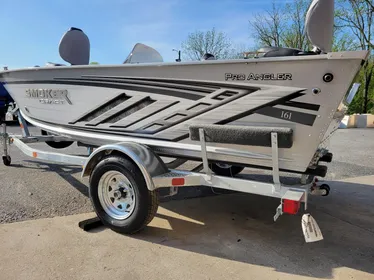 2024 Smoker Craft Pro Angler 161. 16' side console. (In stock!)