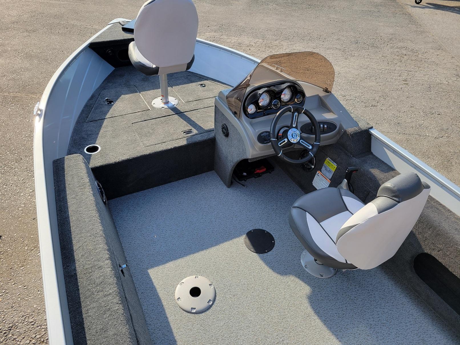 2024 Smoker Craft Pro Angler 161. 16' side console. (In stock!)