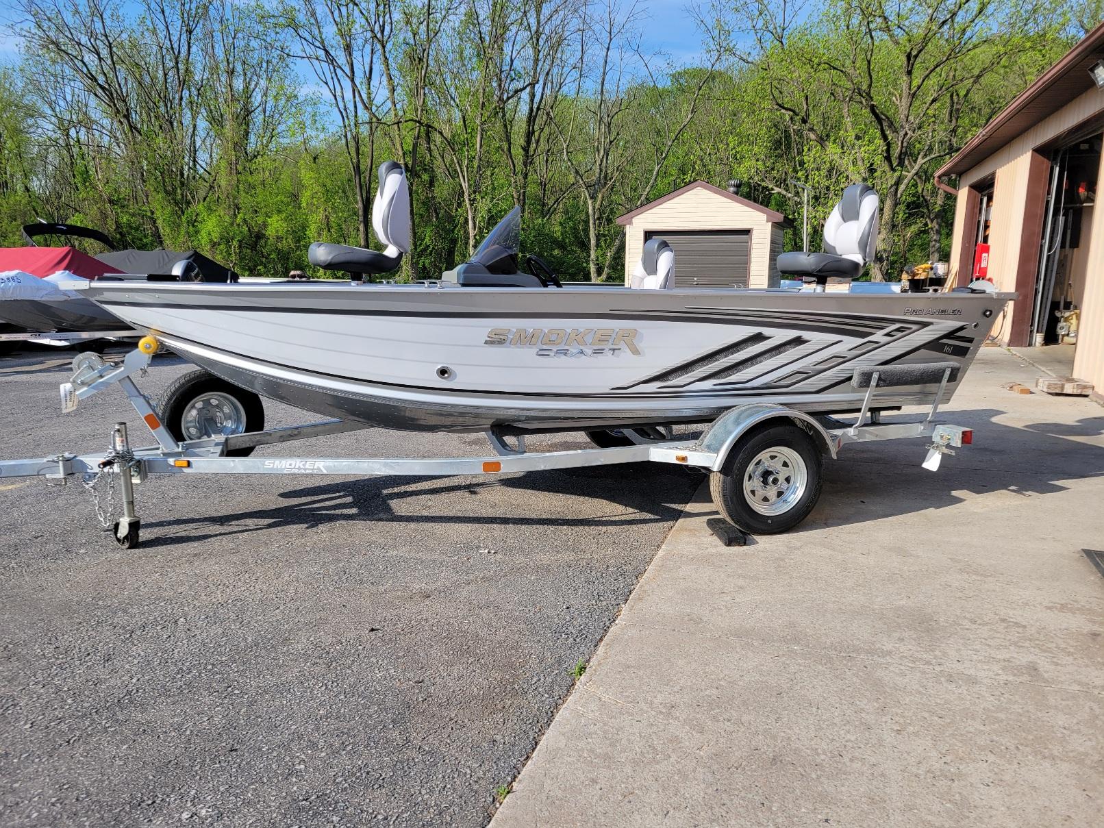 2024 Smoker Craft Pro Angler 161. 16' side console. (In stock!)