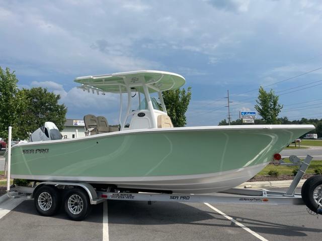 2024 Sea Pro 242 DLX CENTER CONSOLE CC