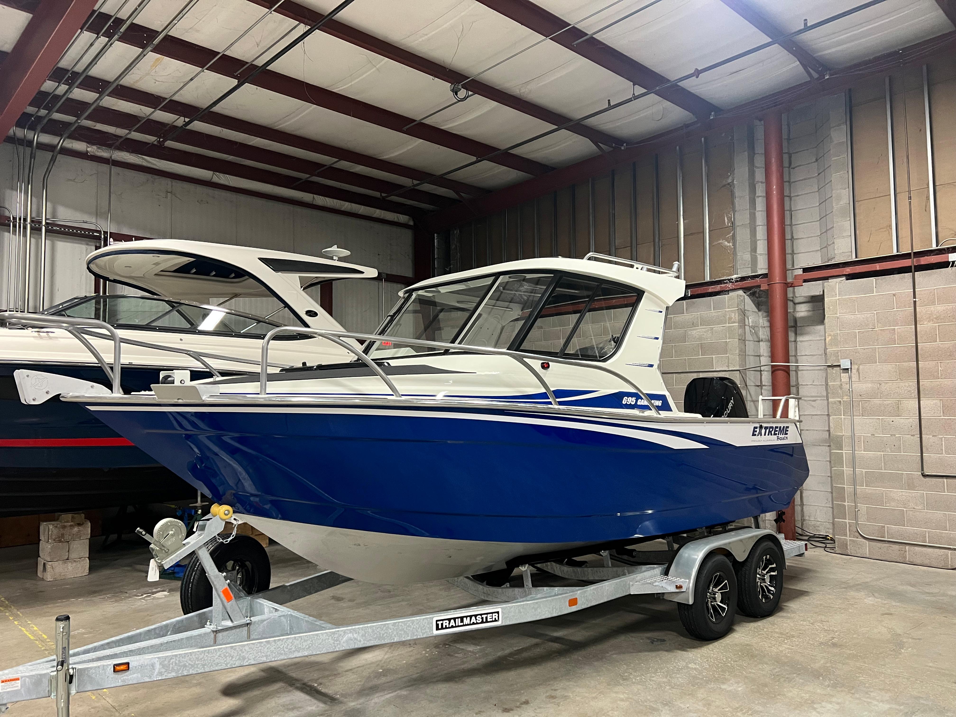 Extreme Boats 695 Game King 23' Ocean Blue Hull with White Top 