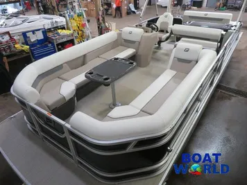 2024 Princecraft Vectra 25 RL Swingback Dinette Pontoon & Mercury 4