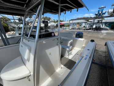 2010 Cobia 237 SE