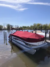 2010 Sun Tracker 25 Party Barge