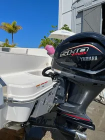 2021 Robalo R230 Center Console