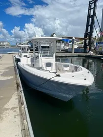 2021 Robalo R230 Center Console