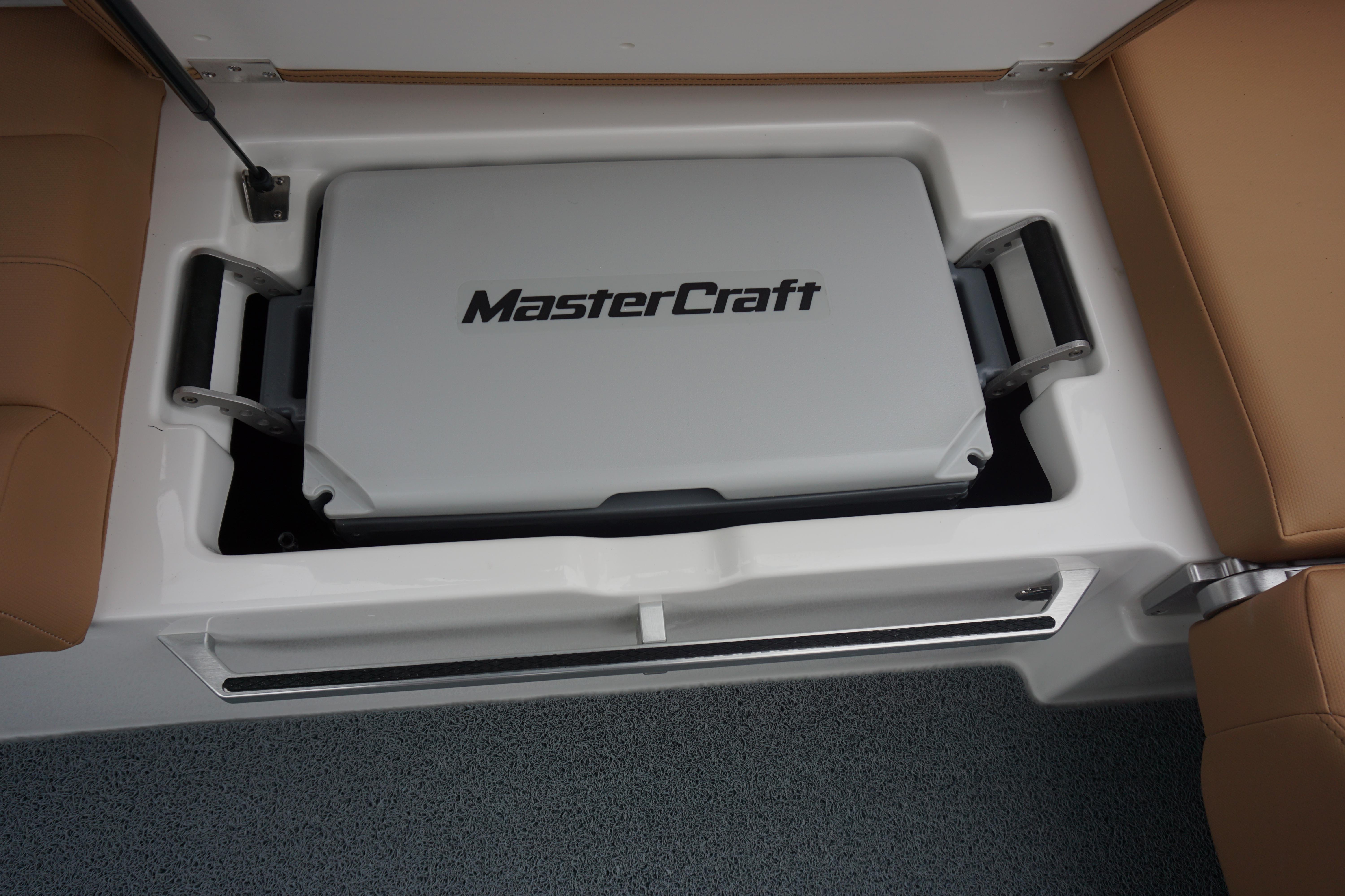 2023 MasterCraft XT23 - Well-Loaded, Dual Screen