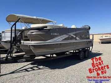 2017 Larson Escape 21'