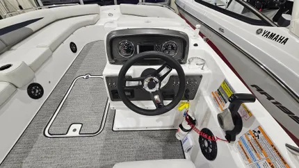 2022 Hurricane SunDeck Sport 201 OB