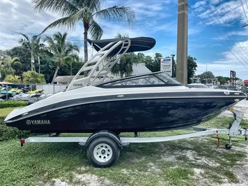 2023 Yamaha Boats 195S