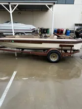 1985 Champion Bass boat