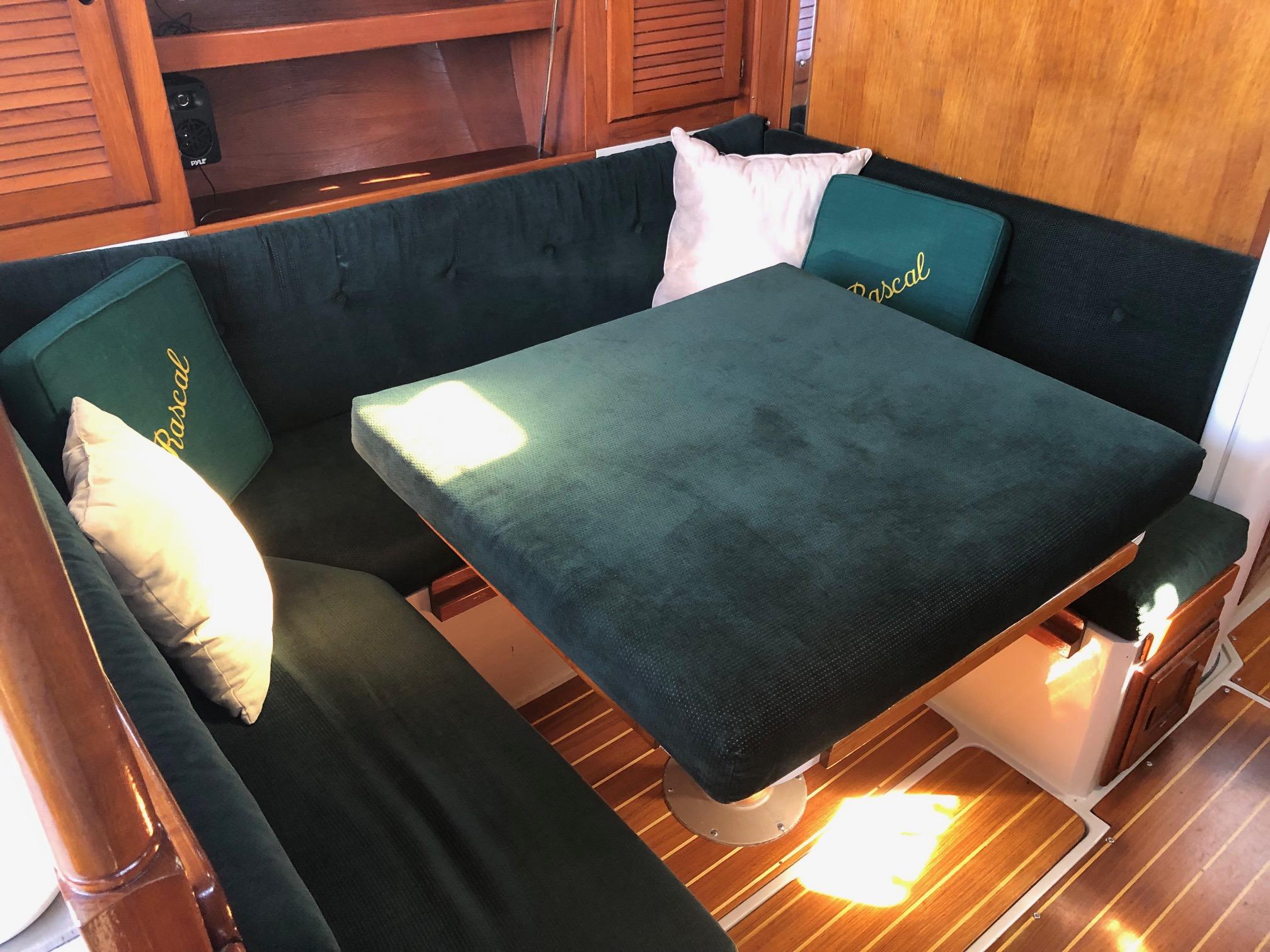 Dinette w/ cushion to convert to double berth