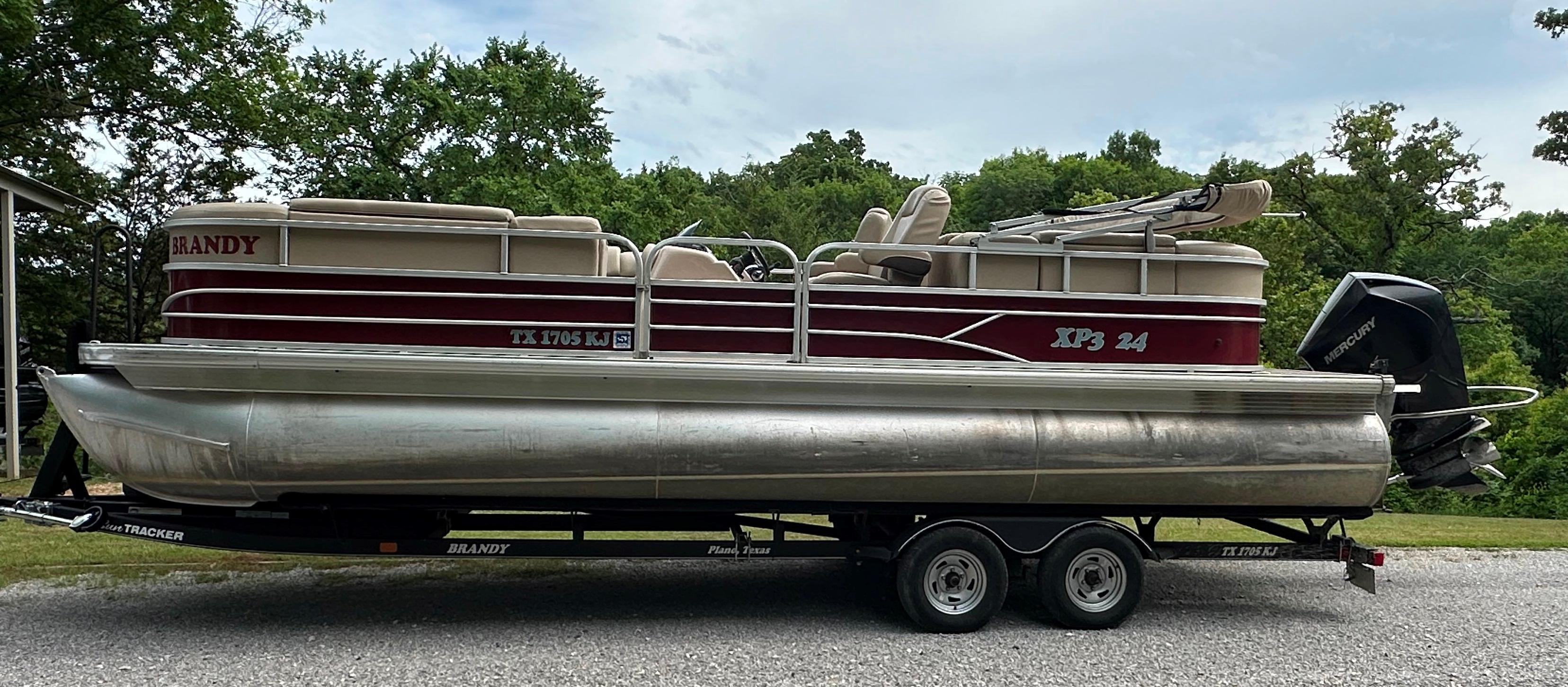 2019 Sun Tracker Party Barge 24 XP3
