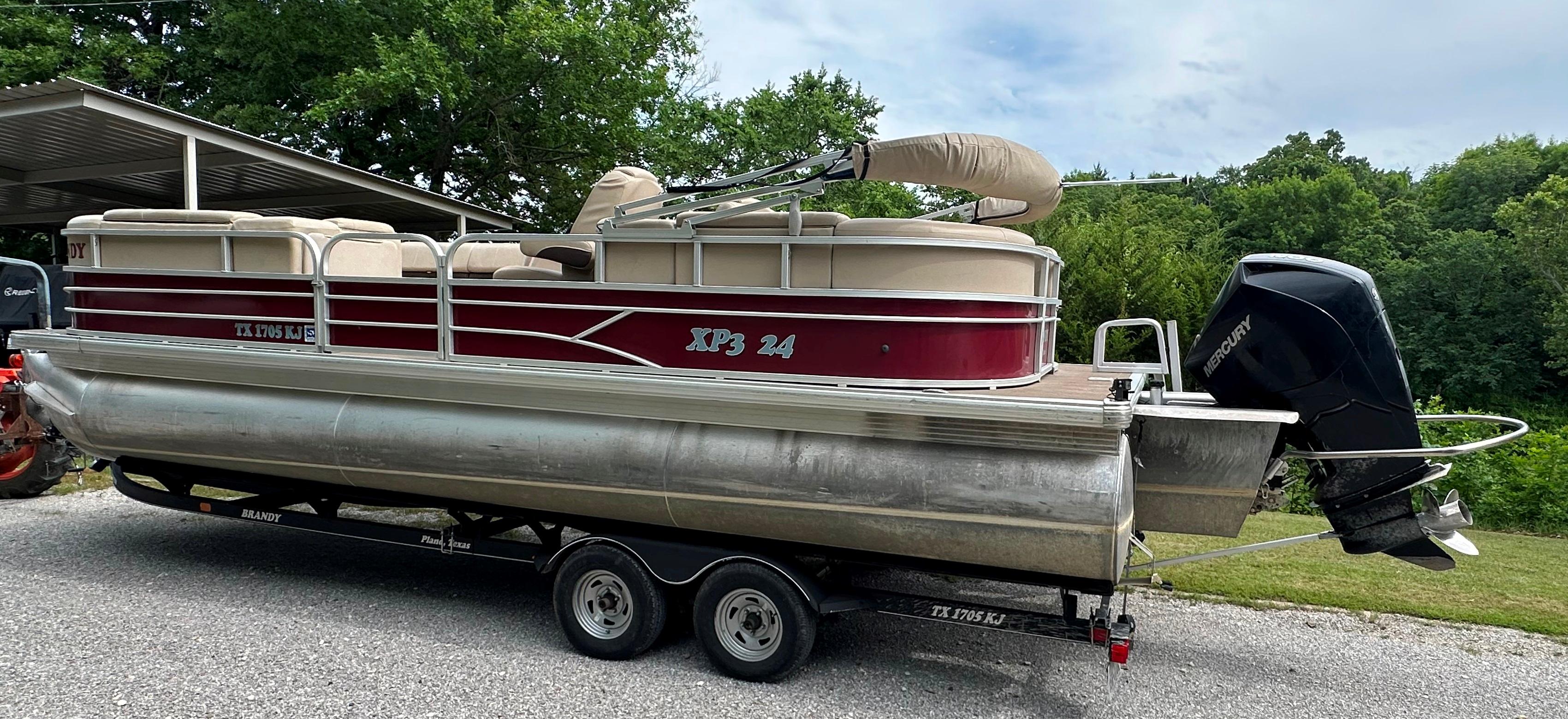 2019 Sun Tracker Party Barge 24 XP3