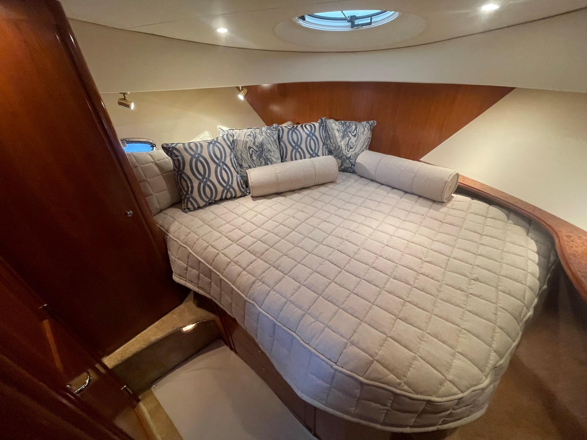 VIP/GUEST STATEROOM BERTH WITH NEW FACTORY BEDDING!!