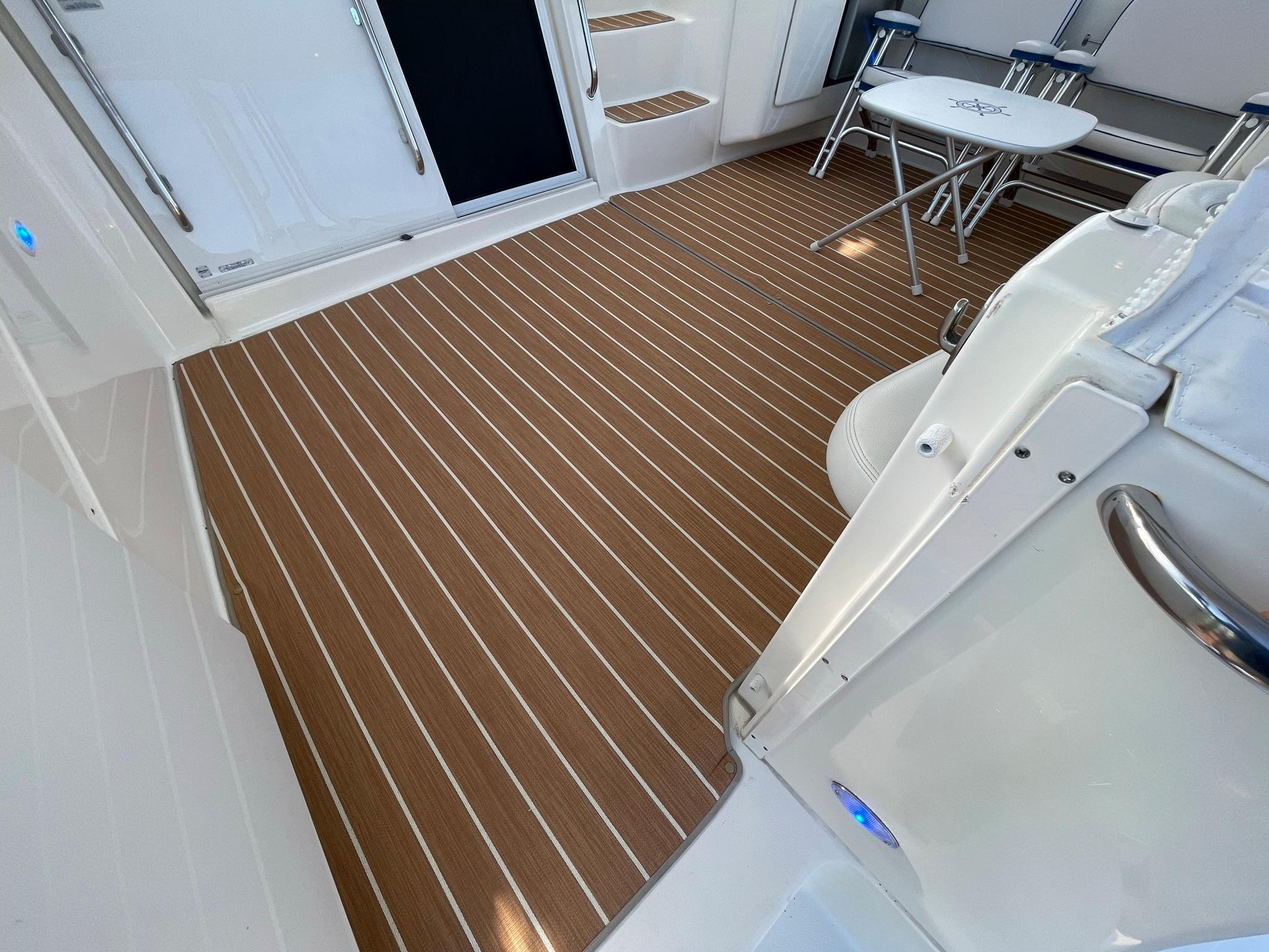 AFT DECK TEAK & HOLLEY RUBBER BACKED SNAP-IN CARPETS THROUGHOUT!