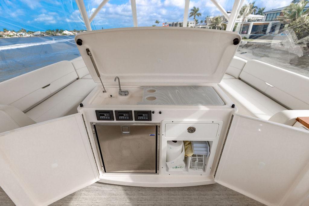2020 Tiara Yachts F53 Flybridge