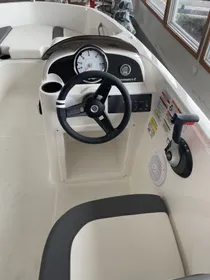 2023 Bayliner E18