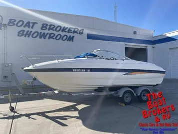 2004 Bayliner 212 Capri Cuddy