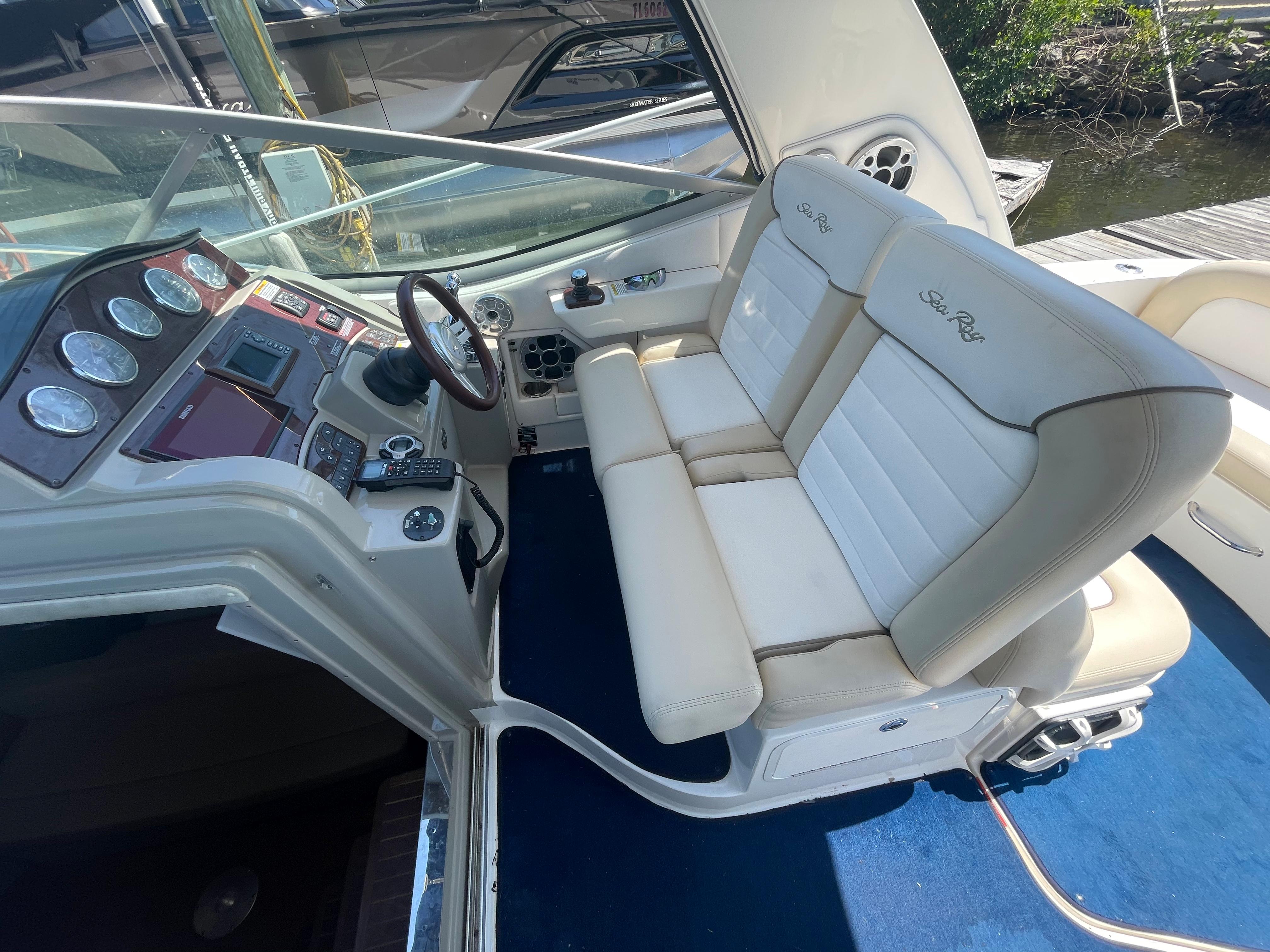 2012 Sea Ray 330 Sundancer