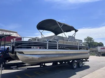 2020 Sun Tracker Fishin' Barge 22 DLX