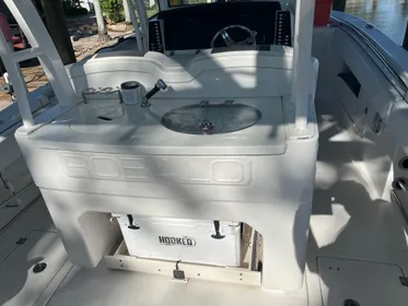 2018 Robalo R302 Center Console