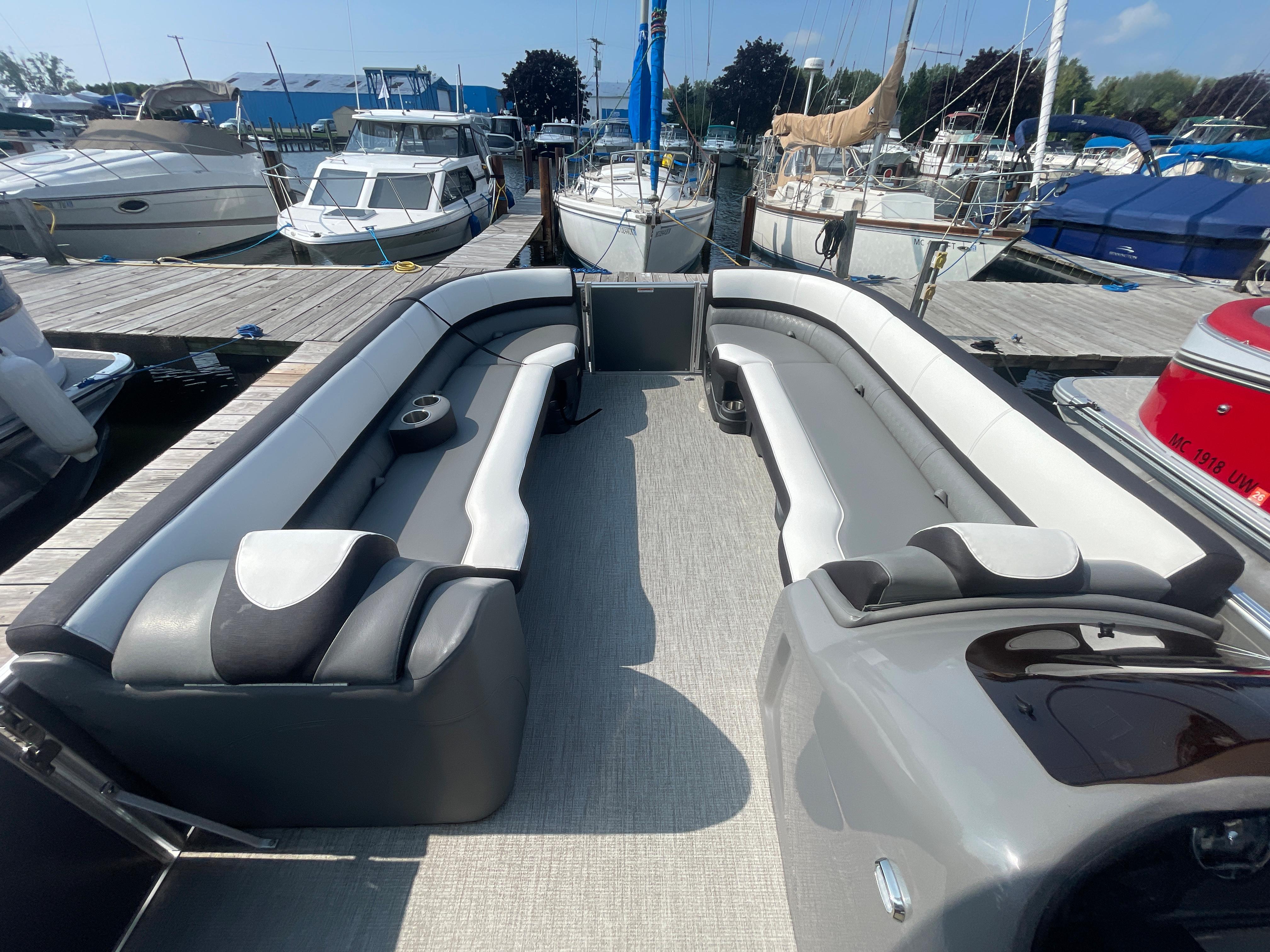 2023 Tahoe Pontoon Cascade Funship