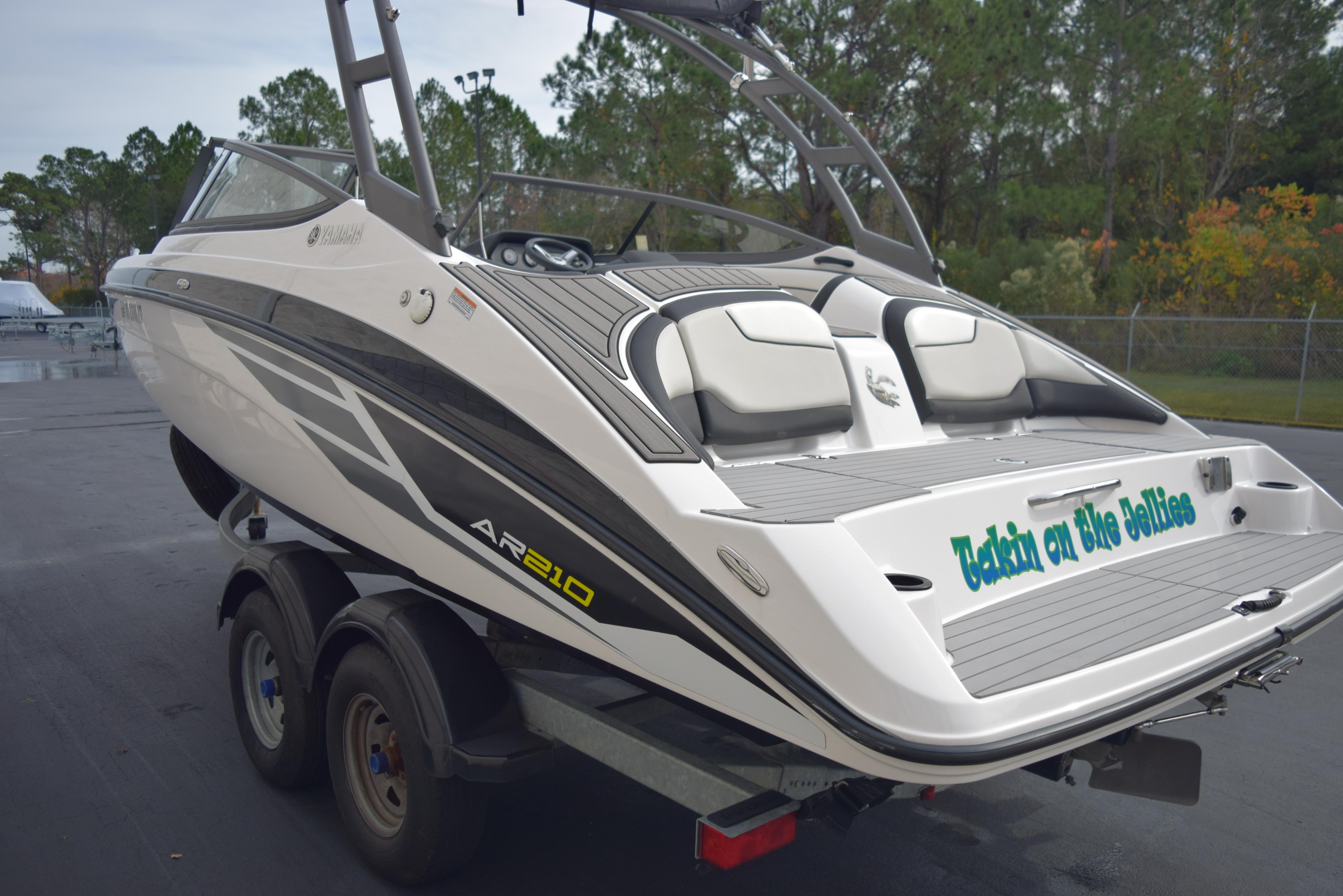 2018 Yamaha Boats AR210