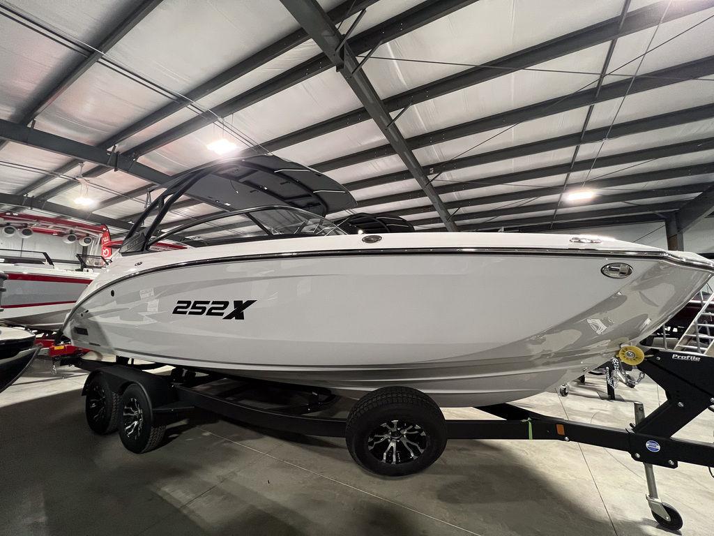 New 2023 Yamaha Boats 252XE, 44264 Peninsula - Boat Trader