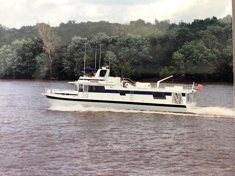 1989 Pluckebaum 75 Costal Cruiser