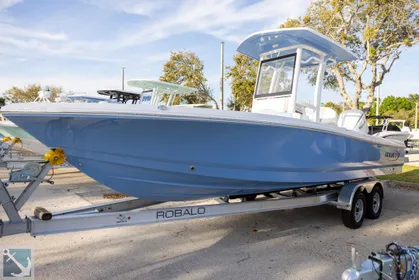 2023 Robalo 246 Cayman