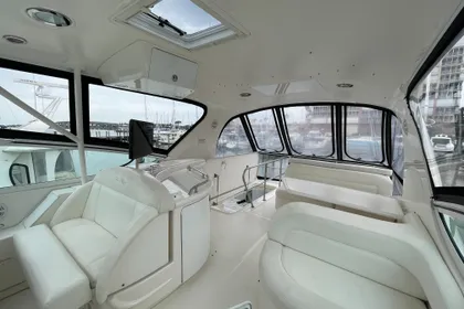 2001 Sea Ray 540 Cockpit Motor Yacht