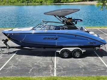2023 Yamaha Boats 255XD