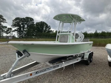 2024 Sea Pro 230 Bay