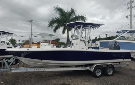 2024 Robalo 246 Cayman