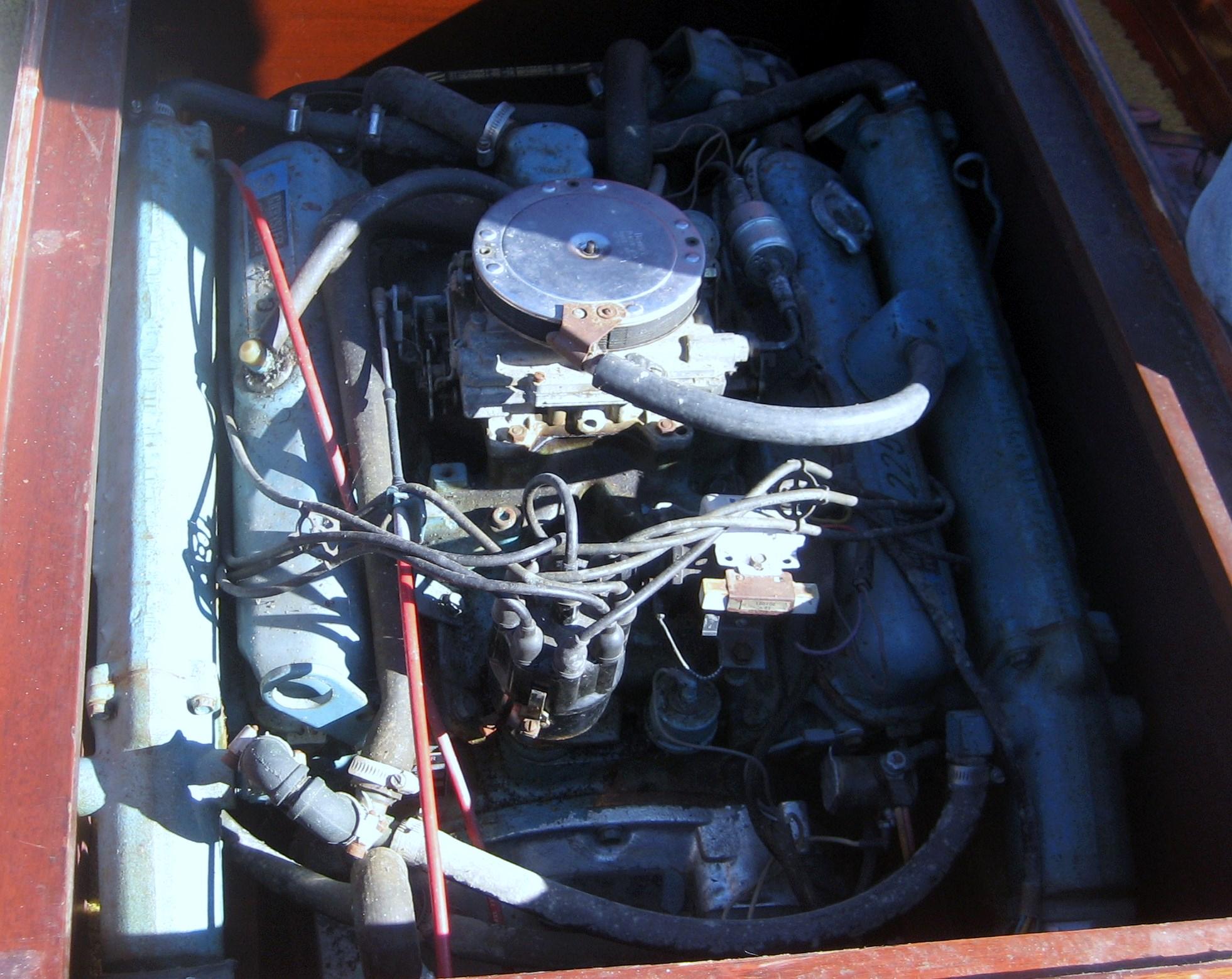 Chrysler 318 V-8