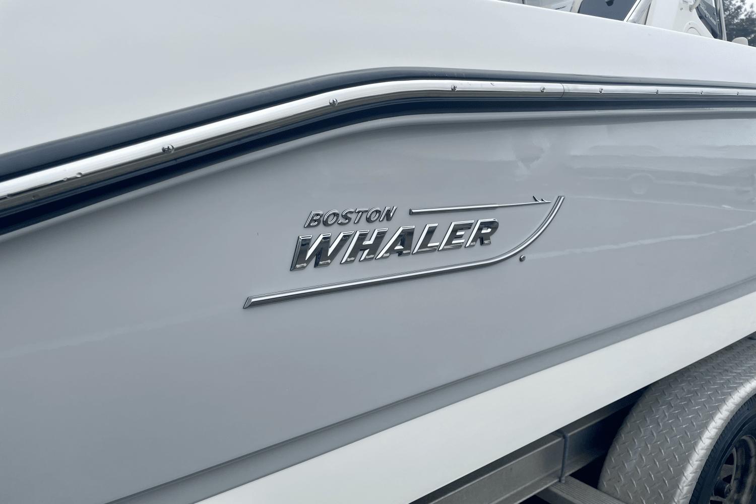 2024 Boston Whaler 220 Dauntless