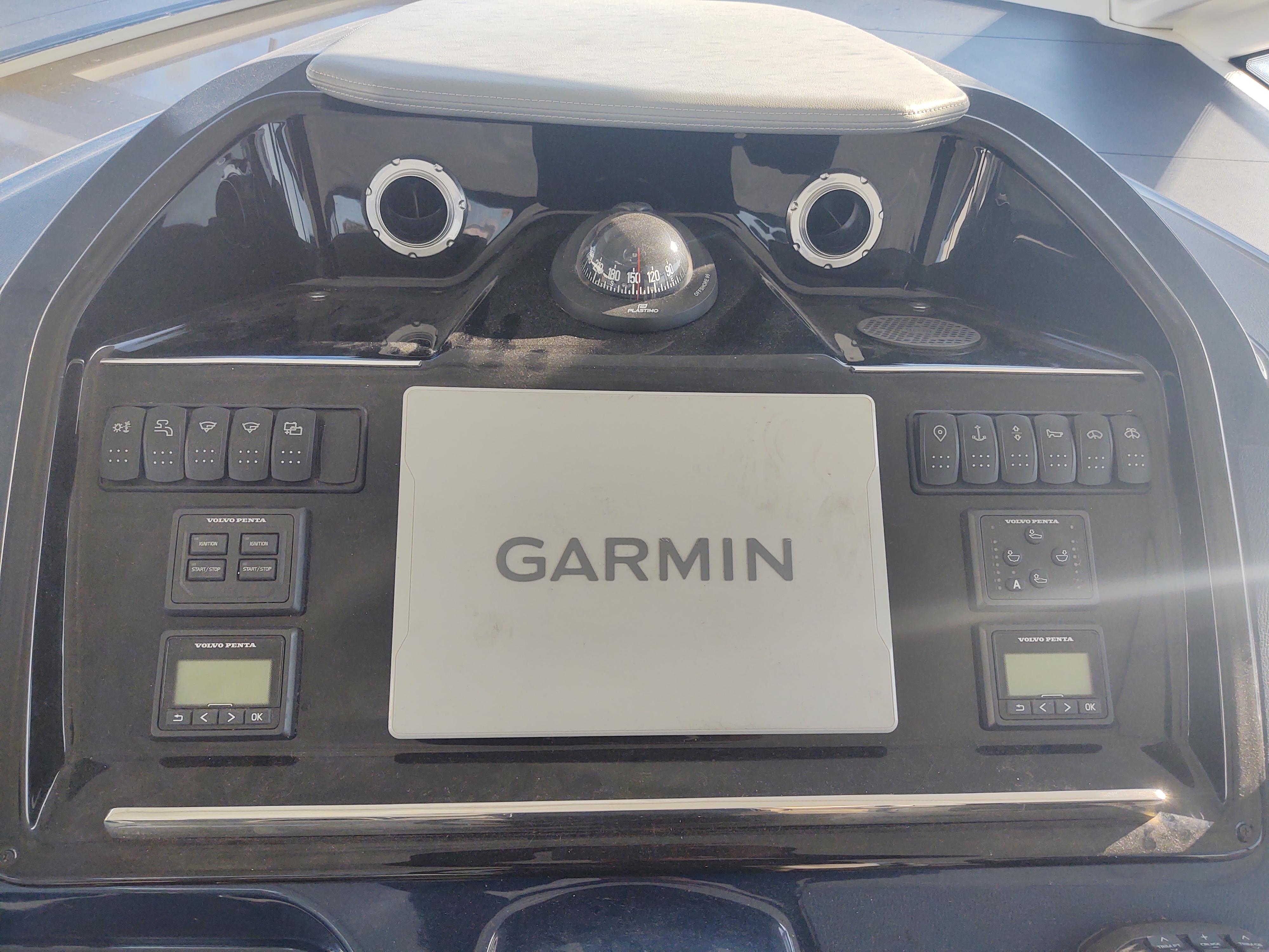GT 41 Helm Console