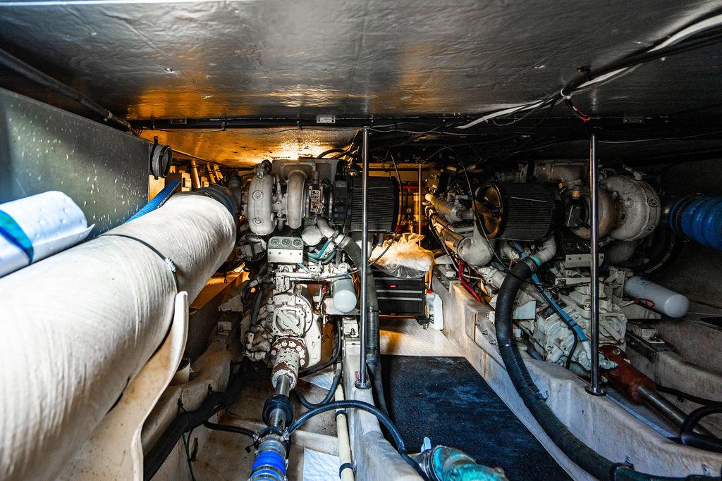 Sea Ray 55 Knottin Matters - Engine room