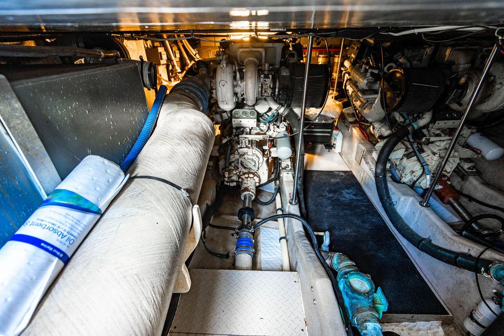 Sea Ray 55 Knottin Matters - Engine room
