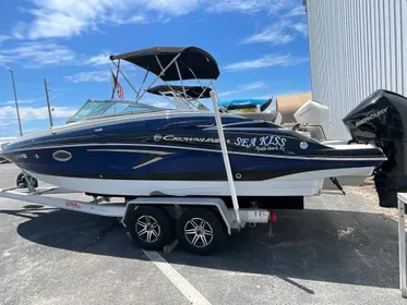 2019-CROWNLINE-E255-XS